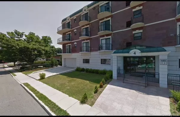 Great Neck, NY 11021,4 Chelsea PL #3A