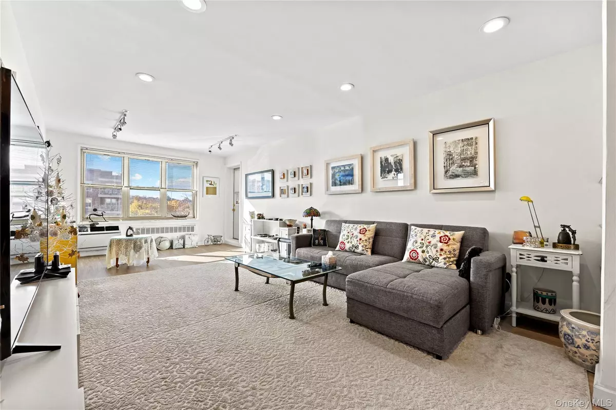 Bayside, NY 11360,23-45 Bell BLVD #5G