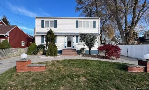 276 S 8th ST, Lindenhurst, NY 11757