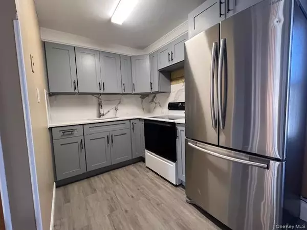 Lindenhurst, NY 11757,276 S 8th ST