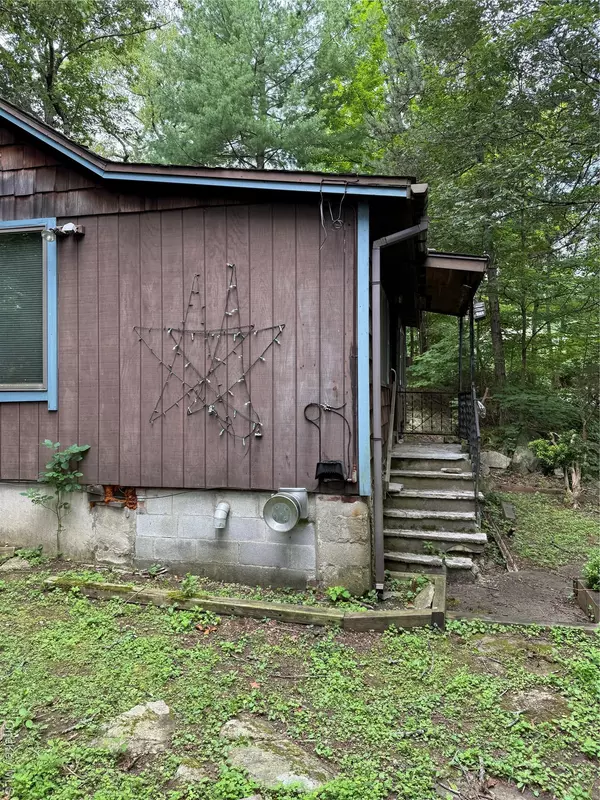 Lake Peekskill, NY 10537,102 Hillair RD