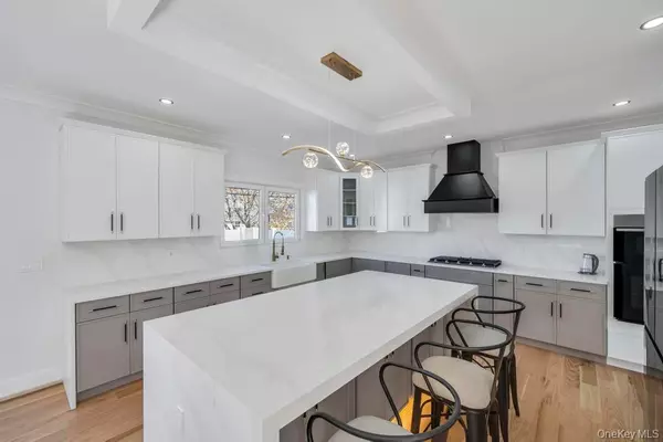 Levittown, NY 11756,41 Coachman LN