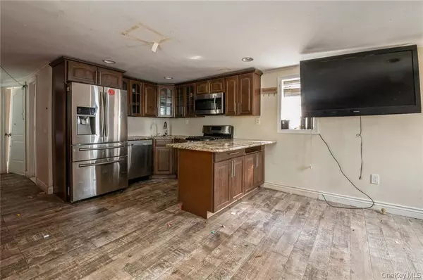 Howard Beach, NY 11414,10223 164th DR