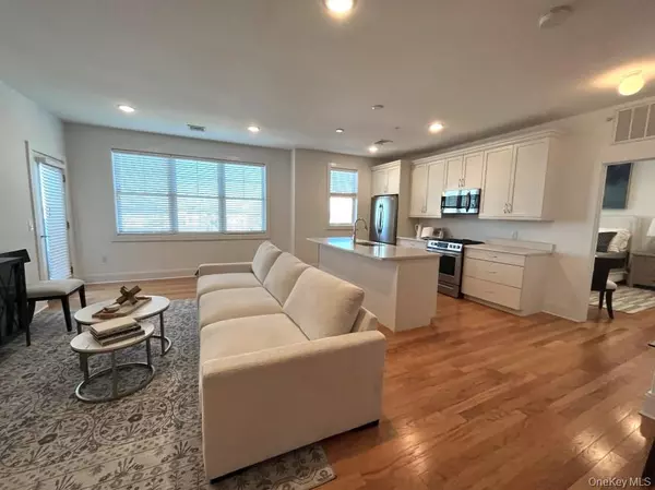 East Rockaway, NY 11518,535 Marina Pointe DR #535