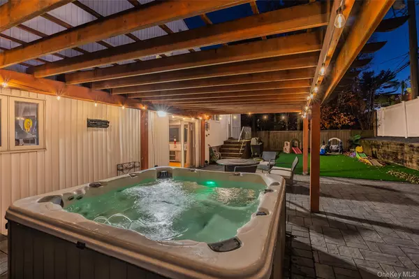 Merrick, NY 11566,1734 Roberta LN