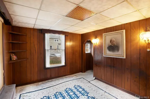 Pleasantville, NY 10570,3 Clinton AVE