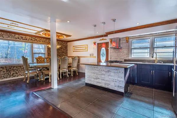 Douglaston, NY 11362,244-19 Grand Central Pkwy