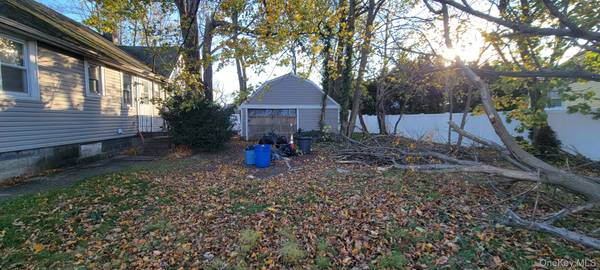 Lindenhurst, NY 11757,11 45th ST