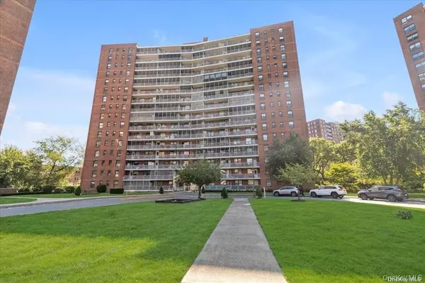 61-45 98th ST #10L, Rego Park, NY 11374