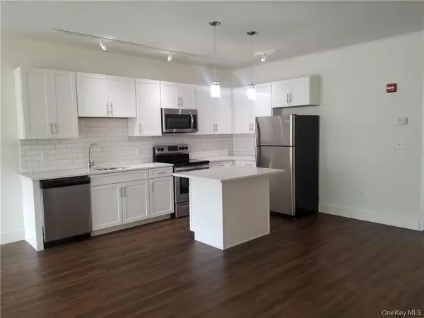 Beacon, NY 12508,35 Van Nydeck AVE #306