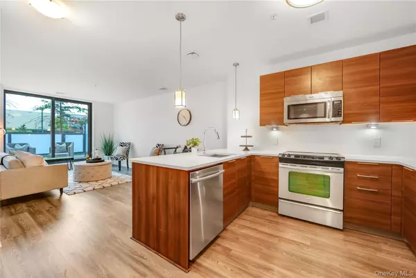 Yonkers, NY 10710,701 Ridge Hill BLVD #11K