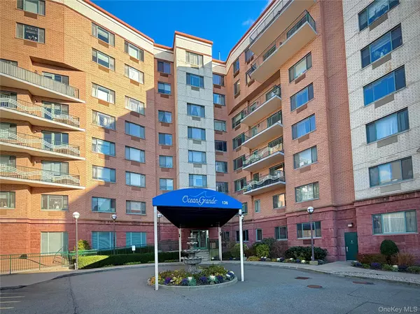 Rockaway Park, NY 11694,136 Beach 117th ST #3N