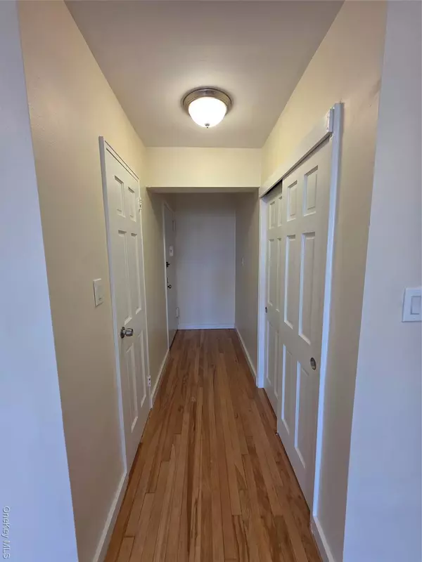 Corona, NY 11368,99-04 57th AVE #6C