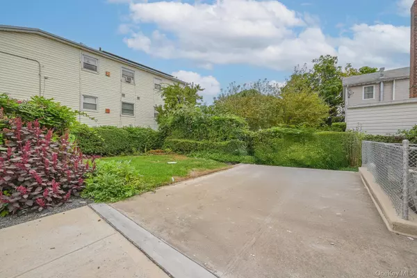 Rosedale, NY 11422,238-11 148th DR