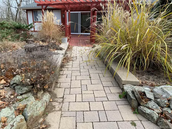 Warwick, NY 10990,19 Cascade Lake RD