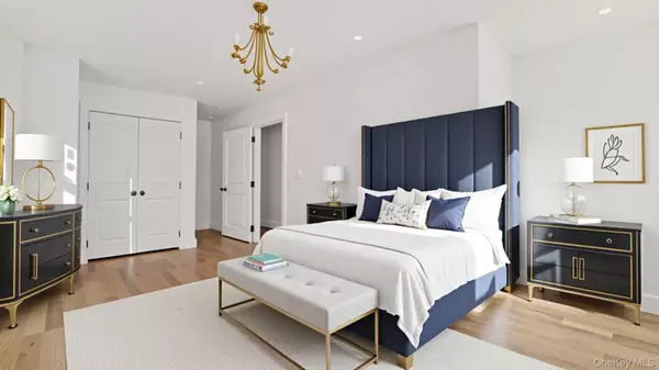 Bronx, NY 10469,1011 E 221st ST