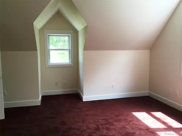 Yorktown Heights, NY 10598,2130 Hunterbrook RD