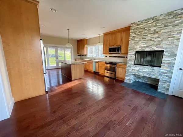 Yorktown Heights, NY 10598,2130 Hunterbrook RD