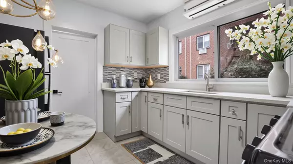 Bronx, NY 10465,2738 Miles AVE