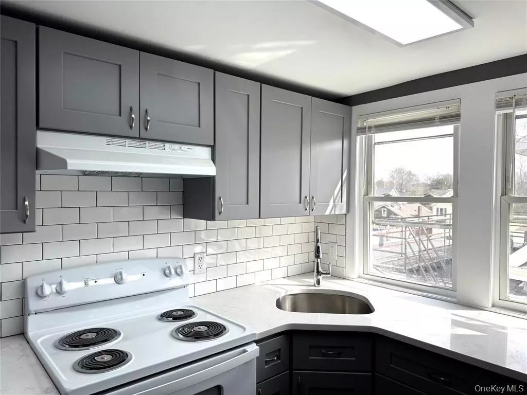 Poughkeepsie, NY 12603,23 Collegeview AVE #23-8