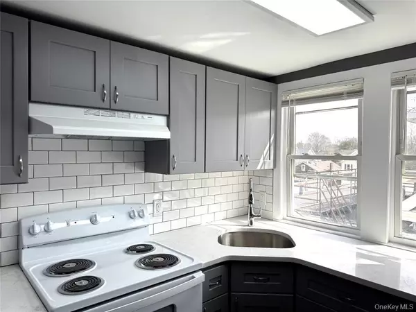 23 Collegeview AVE #23-8, Poughkeepsie, NY 12603