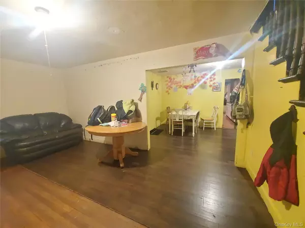 Riverhead, NY 11901,418 Lincoln ST