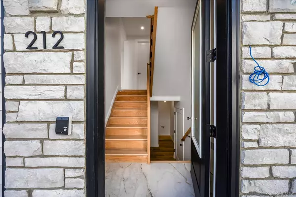 Spring Valley, NY 10977,20 W Funston AVE #212