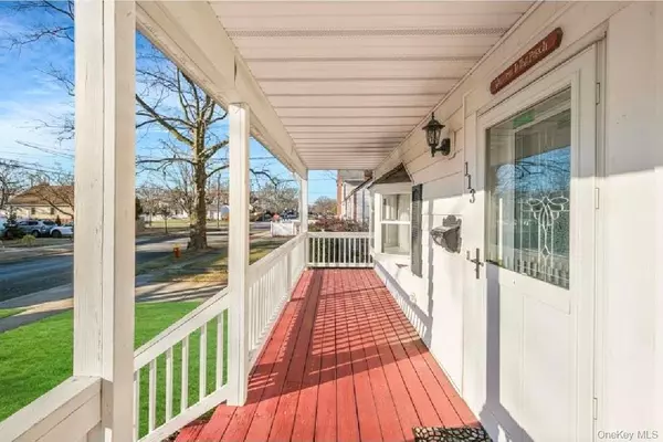 Farmingdale, NY 11735,113 Yoakum AVE