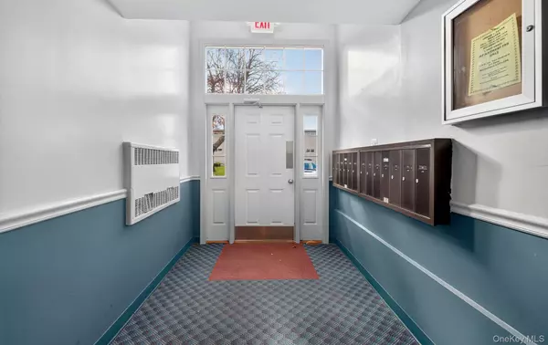 Westbury, NY 11590,324 Post AVE #10F