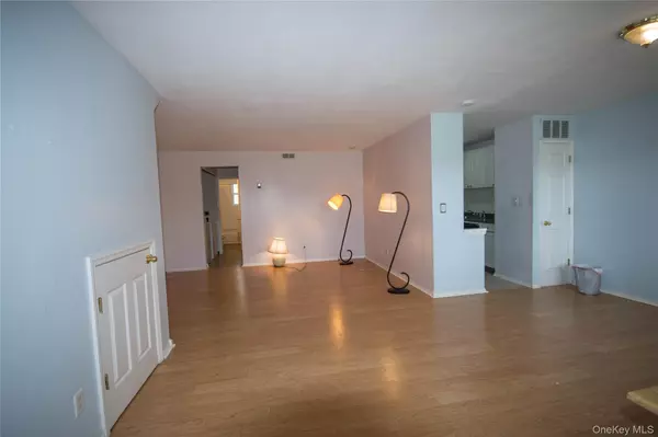 Middle Island, NY 11953,312 Artist Lake DR