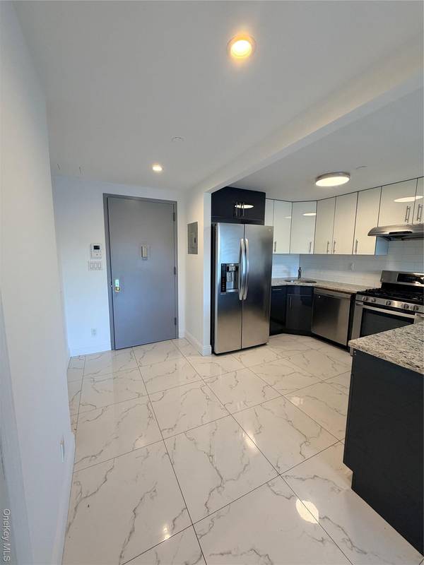 Elmhurst, NY 11373,45-16 83 ST #E-4H