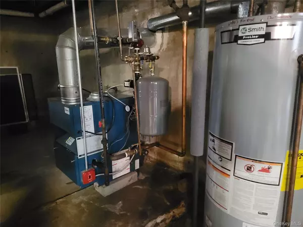 Flushing, NY 11358,18940 44th AVE