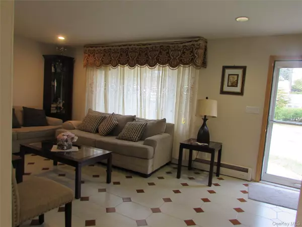 West Babylon, NY 11704,828 Windmill AVE