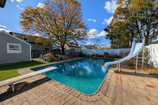 Lindenhurst, NY 11757,1221 Jackson AVE