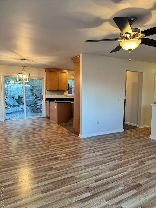 Hopewell Junction, NY 12533,4 Wonderland DR