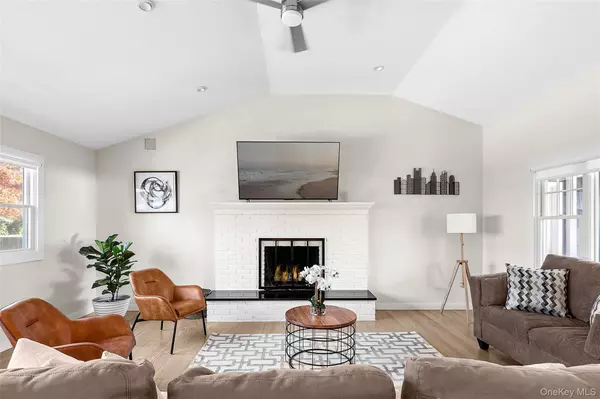 Hampton Bays, NY 11946,43 Homewood DR