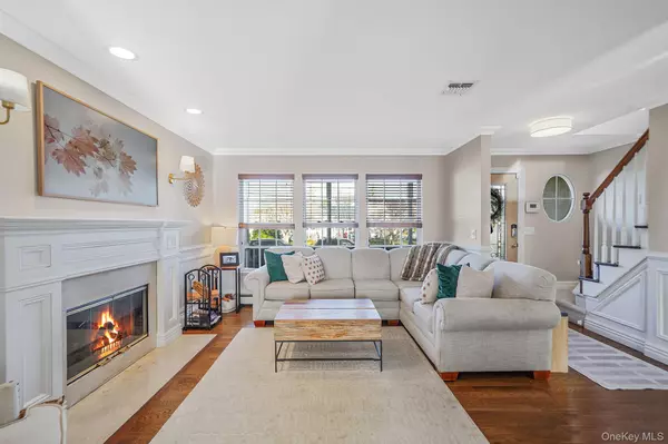 East Islip, NY 11730,42 Quintuck LN