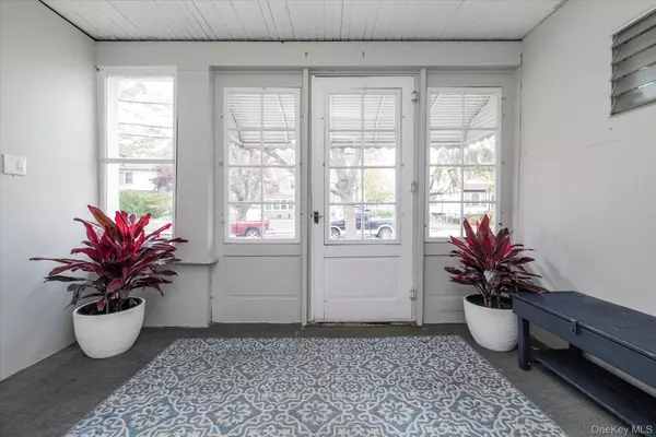 Lynbrook, NY 11563,108 Earle AVE