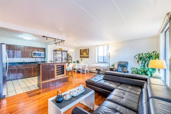 Flushing, NY 11355,136-24 Maple Ave AVE #6F