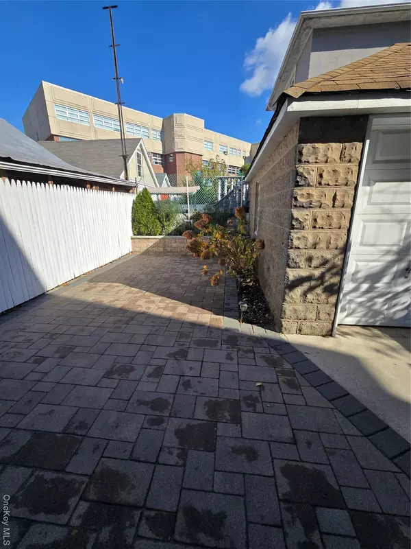 Kew Gardens, NY 11415,8433 124th ST