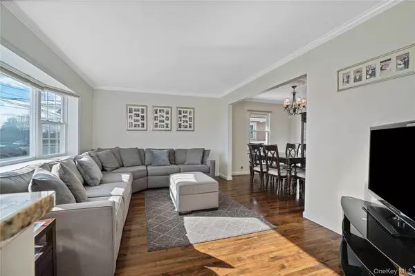 Howard Beach, NY 11414,91-03 156th AVE