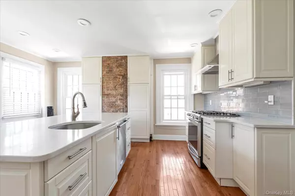 Bayside, NY 11361,39-26/24 213 ST