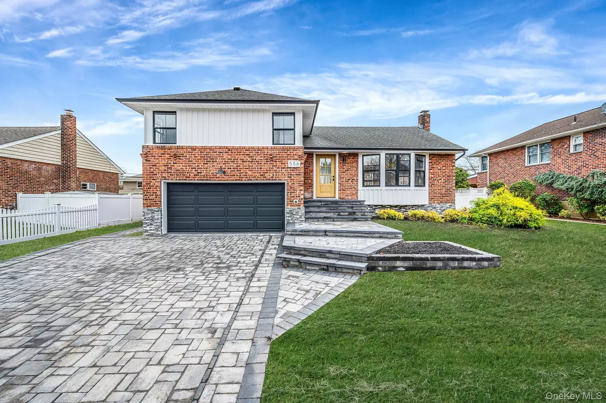 Massapequa, NY 11758,556 N Suffolk AVE