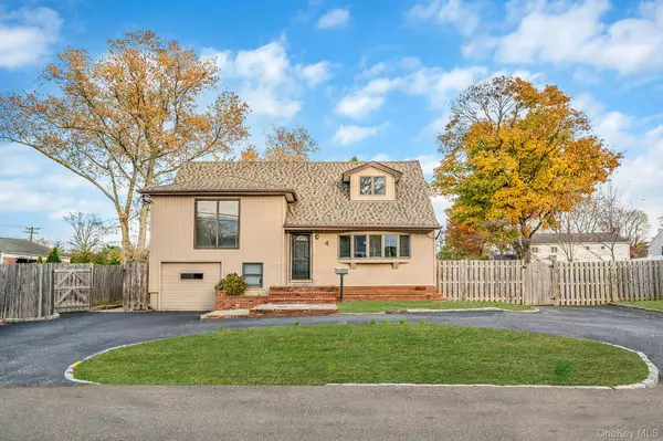 4 Sibley PL, Huntington Station, NY 11746