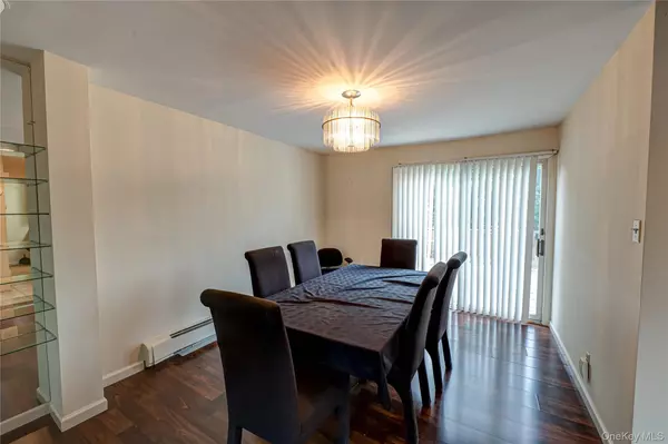 Wantagh, NY 11793,2465 Woodland AVE