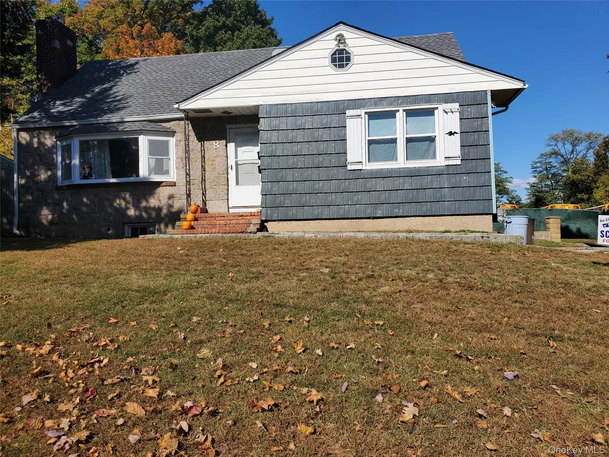 Glen Cove, NY 11542,8 Midwood PL