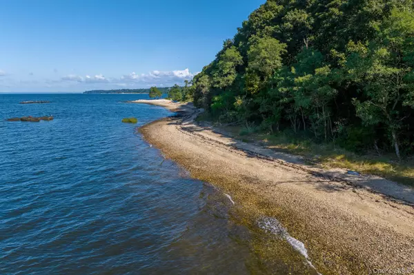 Cold Spring Harbor, NY 11724,116 White Hill RD