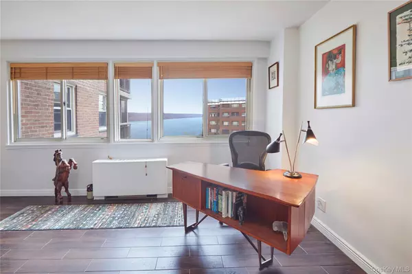 Bronx, NY 10463,2621 Palisade AVE #10E