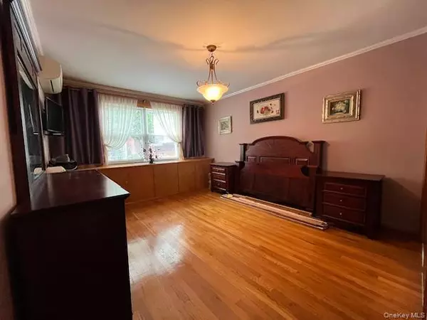 Woodside, NY 11377,71-22 Calamus AVE