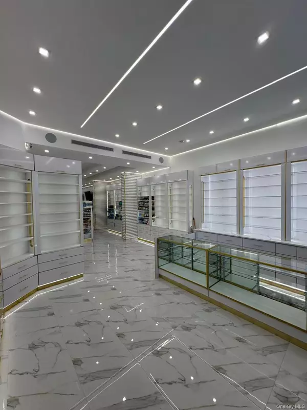 Long Island City, NY 11102,21-10 Newtown AVE #1st floor